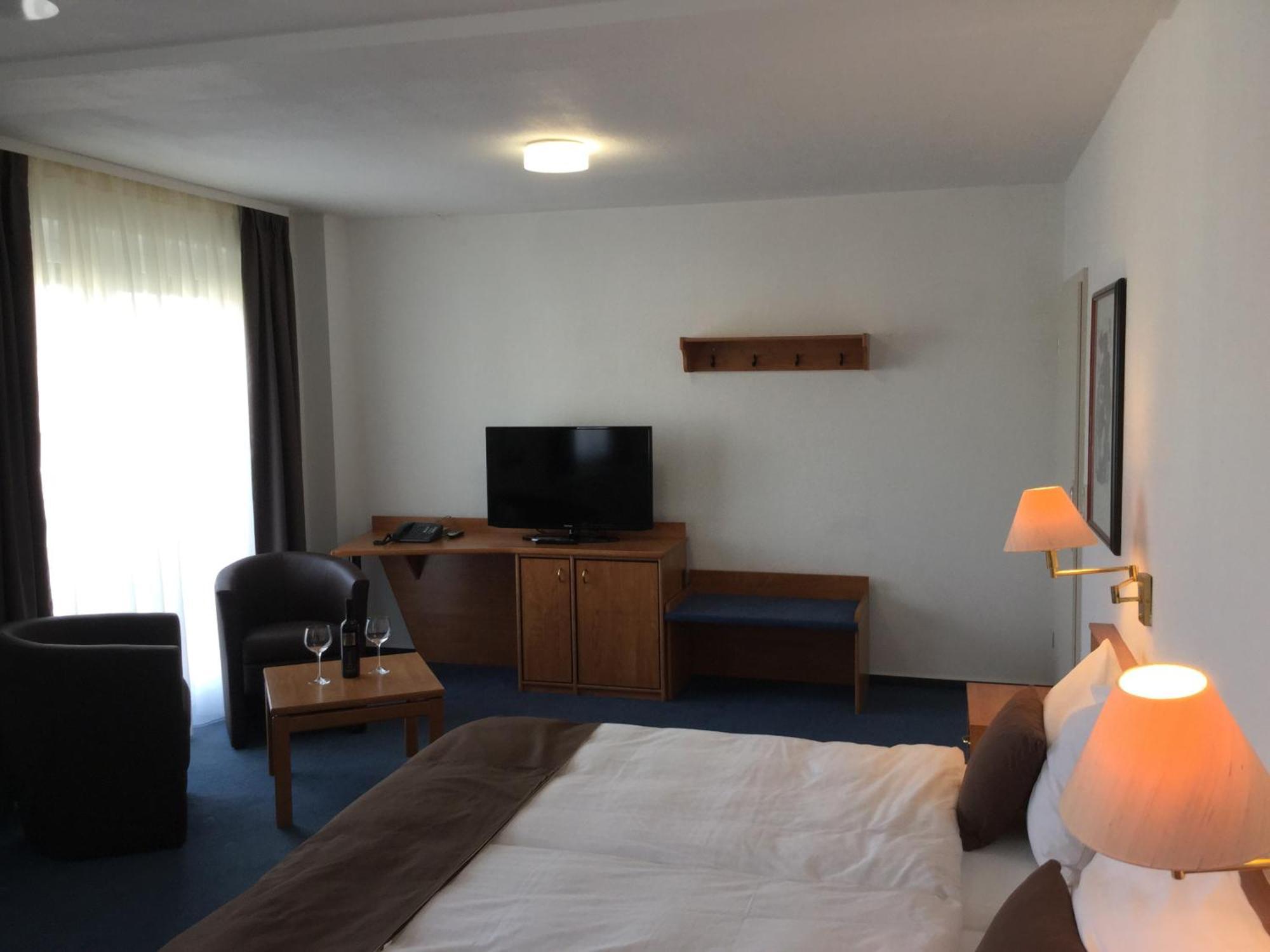 Sunibel Inn Reinheim Buitenkant foto