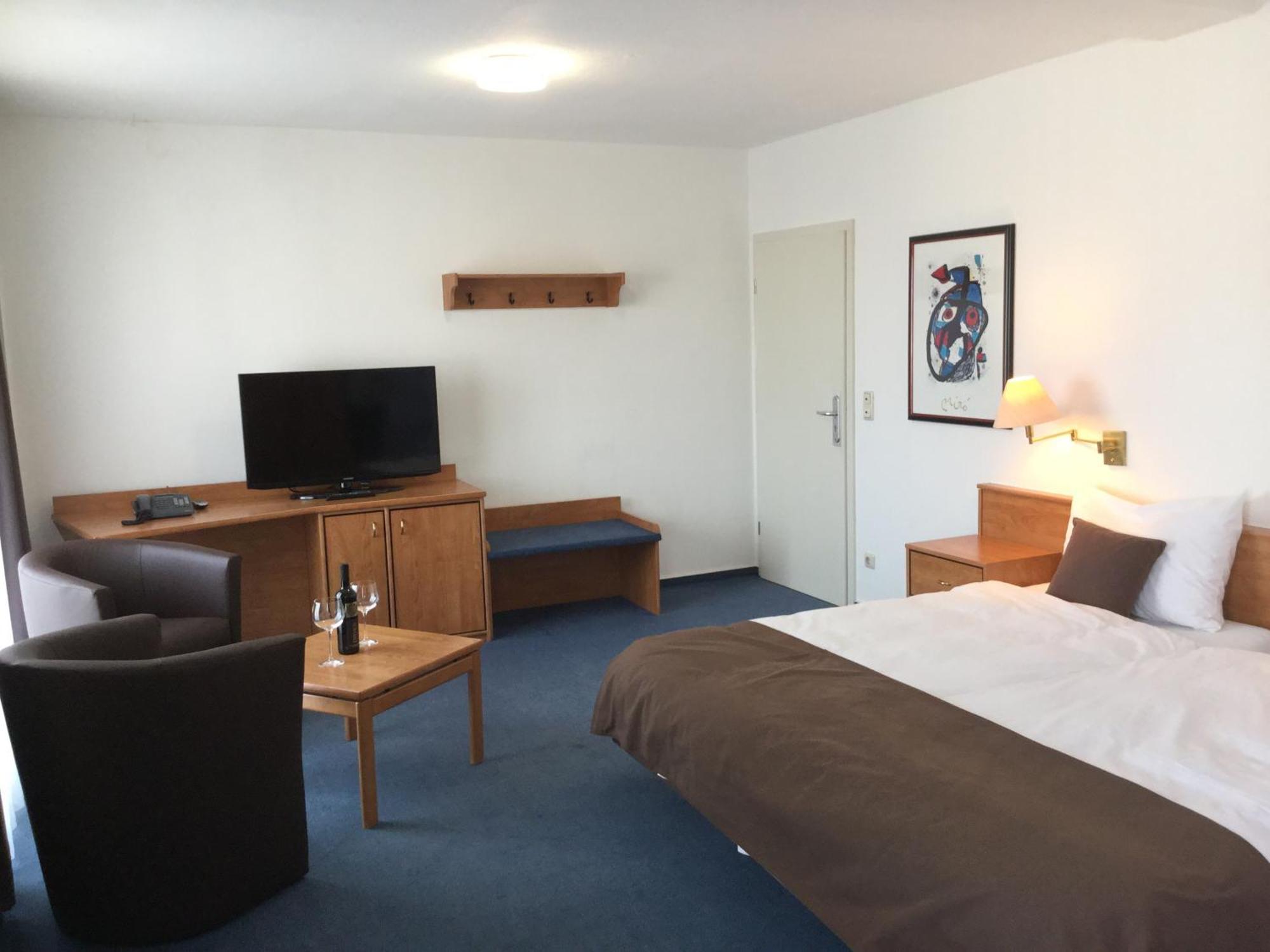 Sunibel Inn Reinheim Buitenkant foto